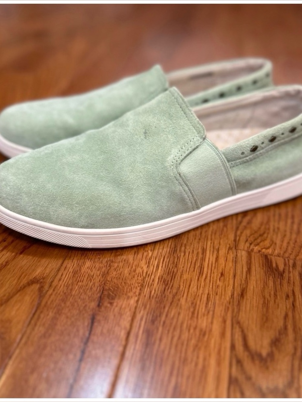Spenco Green Suede Studded Santa Rosa Orthotic Sneaker loafers in Women’s size 9